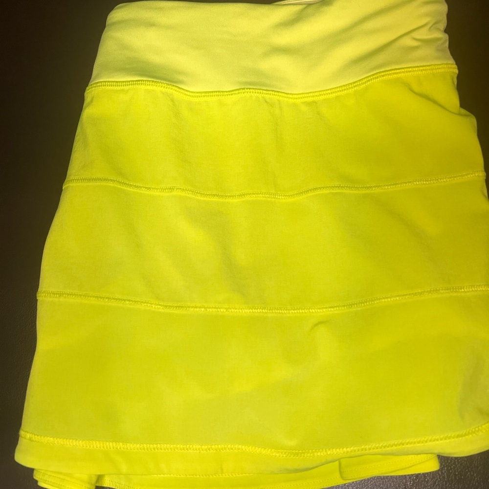 Lululemon size 8 highlighter yellow skirt